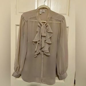 Esprit de. corp Women’s Cream Blouse in a size XL.